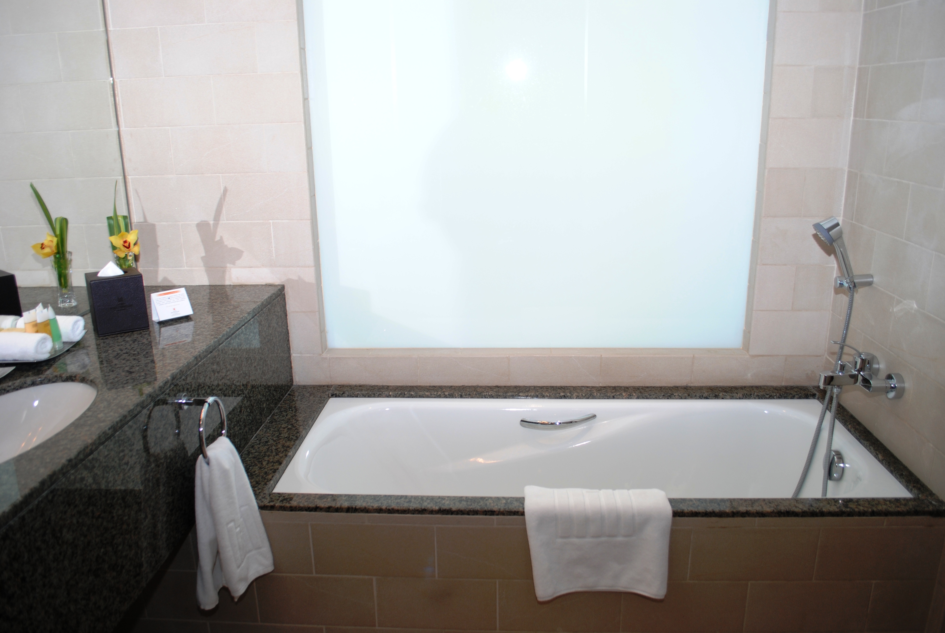 Hotel Grand Millennium Al Wahda Hotel Abu Dhabi, Vereinigte Arabische Emirate, Abu Dhabi. Großes 24